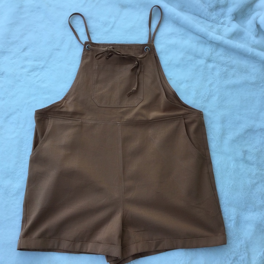 Women’s OFEEFAN Tan Shorts Overalls, size Large , NWT